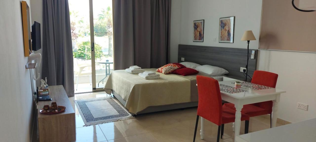Harmony Seaview Apartments Paphos Eksteriør billede
